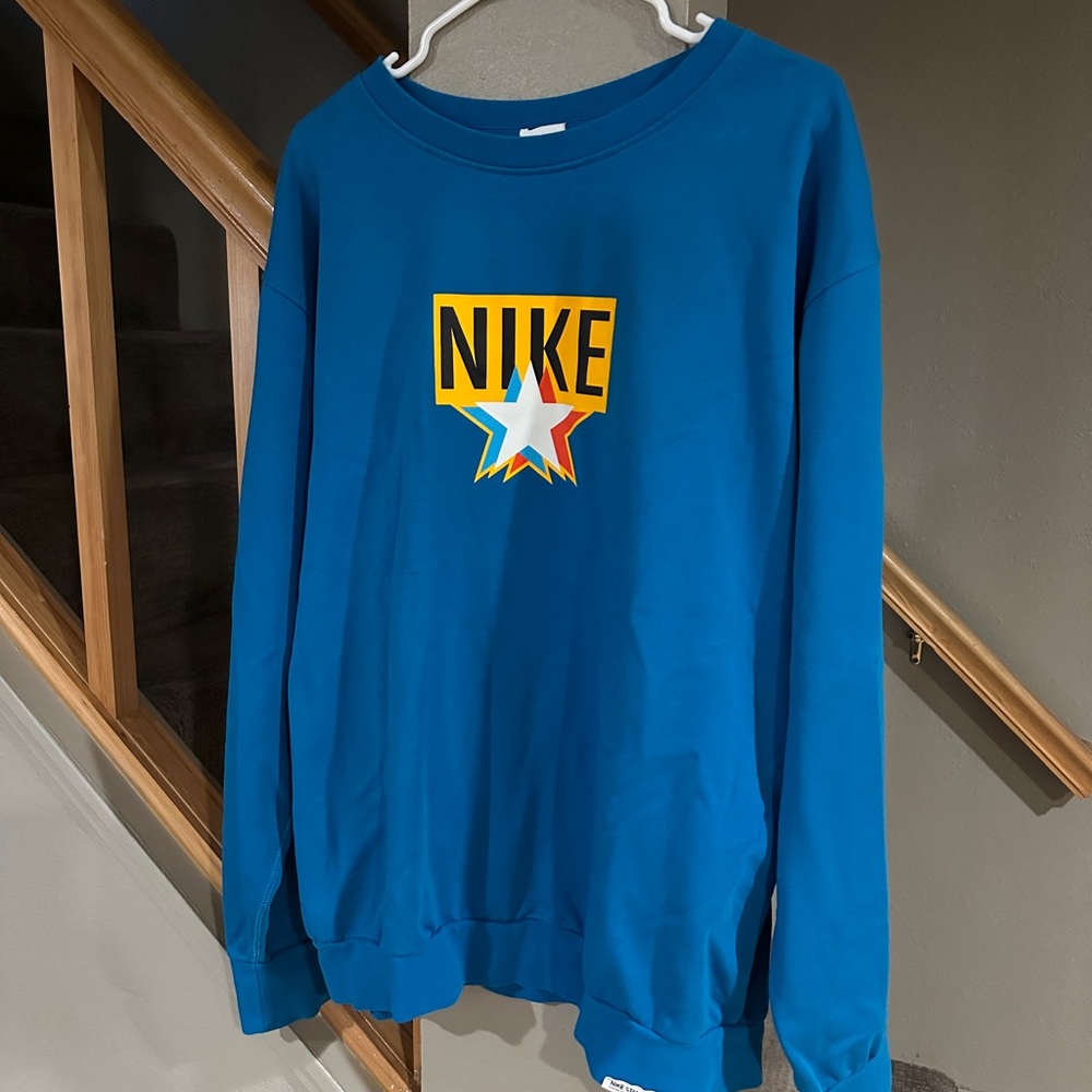 Nike Blue Standard Issue Sweatshirt unisex